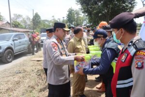 Gunung Sinabung Berstatus Siaga, 176 Personel Polri Dikerahkan untuk Layani dan Lindungi Masyarakat